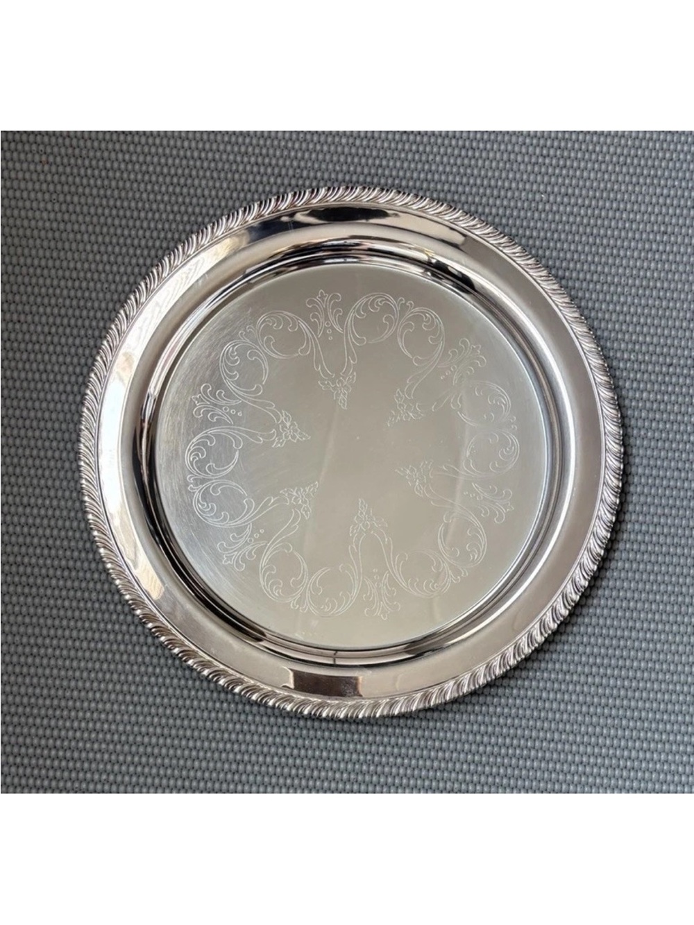 Oneida Vintage Silver Plate Serving Tray Round 10”